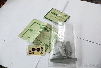 spousta modelů letadel v měřítku 1/72 - 14