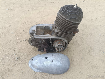 nádrž motor polomotor 125 175 jawa upravený rám drobné díly - 14