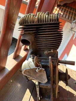 Ariel 550 SV - motor - 14