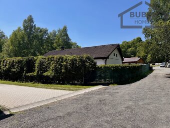 Dva RD s krytým stáním, kolnou a zahradou 2155 m2 - Rozvadov - 14