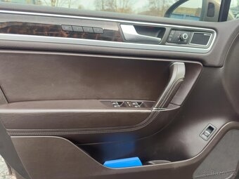 Volkswagen Touareg, 3.0 V6, highline, vzduch, pano - 14