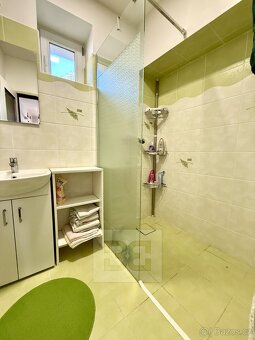 Rodinný dům 6+2 situovaný na klidném místě v centru obce Kru - 14