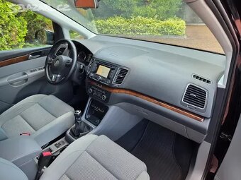 Sharan 2.0TDI 103kW,138tis.km,webasto,xenon,KESSY,navi - 14