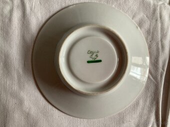 různý starožitný porcelán - 14