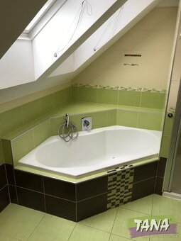Rodinný dům o dispozici 6+KK /garáž se nachází na vlastním p - 14