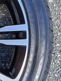 Nejeté rezervní alu kolo Hyundai I40 8J 18" ET46, 225/45/18 - 14
