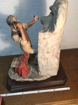 Michelangelo Buonarroti porcelánová velká soška sochaře - 14