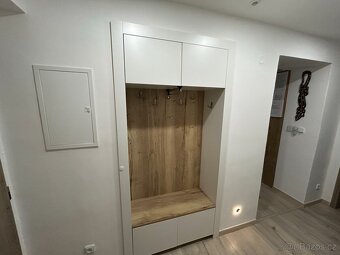 Slunný moderní byt 3+kk s vlastním parkováním a zahradou. - 14