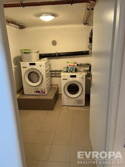 Zateplený vícegenerační rodinný dům s velkým rovinatým pozem - 14