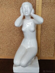 JIHOKERA Bechyně, SOŠKA, AKT, 34cm, pošta 69.- - 14