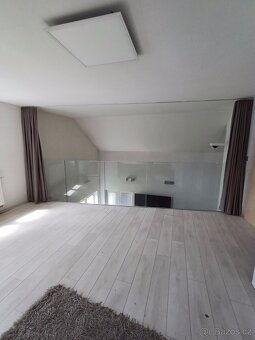 Rodinný dům 230m2, garáž, výřivka, krytý bazén, pára - 14