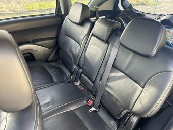 Mitsubishi Outlander,2.4 4x4 7 míst max. výbava - 14