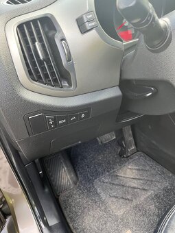 Kia Sportage 2.0 crdi 100kw 4X4 AWD 2010 Automat - 14