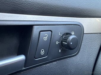Volkswagen Touran 1.9 TDI DSG 77 kW BEZ KOROZE SERVISKA - 14