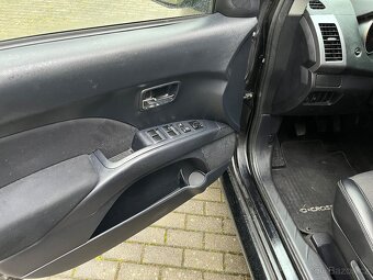 Citroen c-crosser 2.2 HDI 115 kW 4x4 nová STK super stav - 14