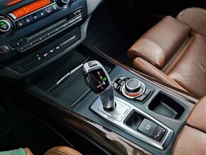 BMW X5 E70 3.0D 180KW SC/HUD/ČTENÍ ZNAČEK/PLNÝ SERVIS - 14