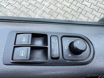 VW TRANSPORTER T5.2.0TDI 103KW LONG 5 MÍST R.V.2011 - 14