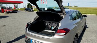 Hyundai i30 Fastback 1,4T GDi  nové v ČR  1, majitel - 14