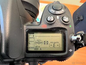 Nikon D7000 s příslušenstvím - VÝBORNÝ STAV - 14