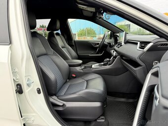 Toyota RAV4 2.5 Hybrid 131kW 2019 | 49500km, ČR, DPH, 1maj - 14