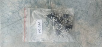 Velké množství součástek - 14