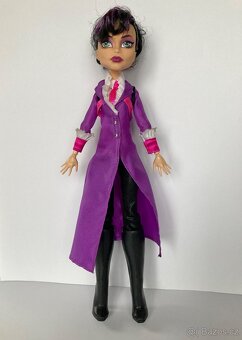 Monster high ředitelka Krváková a kůň s krabicí - 14