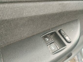 Škoda Fabia sedan 1.2 HTP 47 kW rok 2003 plně pojizdna - 14
