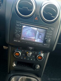 Nissan Qashqai Tekna 1.6i 86kw, 12/2013, 7 míst - 14