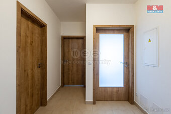 Pronájem bytu 2+kk, 61 m²,ul. A. Petrofa, Hradec Králové - 14