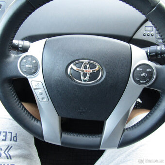 Toyota Prius 1,8i 73kw HYBRID, PLNÝ SERVIS TOYOTA, 121tkm - 14