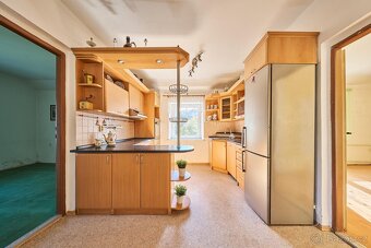 Prodej domu se 2 bytovými jednotkami, garážemi a dílnami - 14