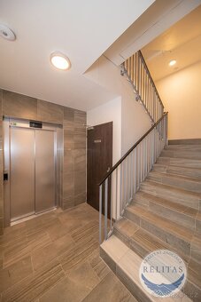 Pronájem nezařízeného bytu 1+kk 34 m² + 6 m² + balkon, Praha - 14
