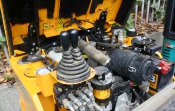 ZÁNOVNÍ DUMPER JCB 1T - 14