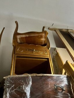 Zámecký nábytek - 14