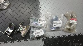 Toyota Kia Mercedes - smerovka pant panty drzak naraznik - 14