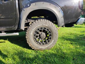 NISSAN NAVARA DOUBLE-CAB - 14