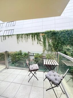 Pronájem bytu 2+kk 65 m²
 Praha -7 - 14