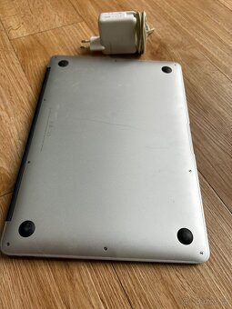 Apple MacBook Air 13" i5, 256GB SSD, 4GB RAM - 14