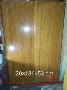 Šatní skříň, příborník,knihovna, komoda,peřiňák, noční stole - 14
