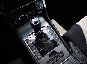 Superb Combi 2.0 TDI 110 kW DSG STYLE - 14