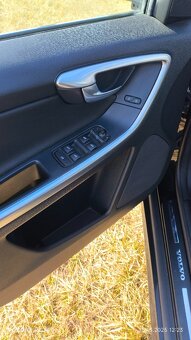 Volvo XC60 2.4 5VÁLEC 4X4 MANUÁL LED FACE - 14