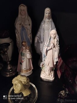 Kříže, madonky, sv. obrázky a staré modlitební knížky - 14