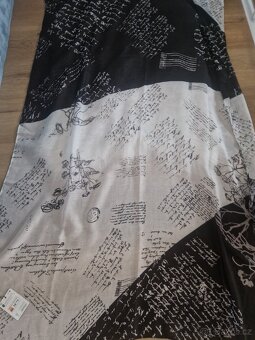 Desigual nový značkový šátek Signature černo bílý - 14