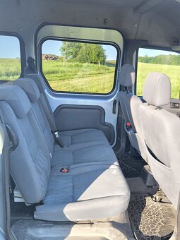 Ford Tourneo Connect 230L r.v. 11/2006 - 14