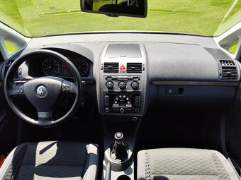 Volkswagen Touran 1.4TSi 2010 zánovní STK - levně - 14