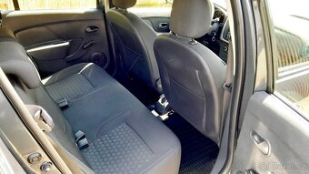 Málo jetá  velice zachovalá Dacia Sandero 16V-motor 4 válec. - 14