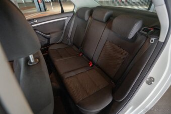 Volkswagen Jetta,  1.6 benzín 75 kw - TOP STAV - 14