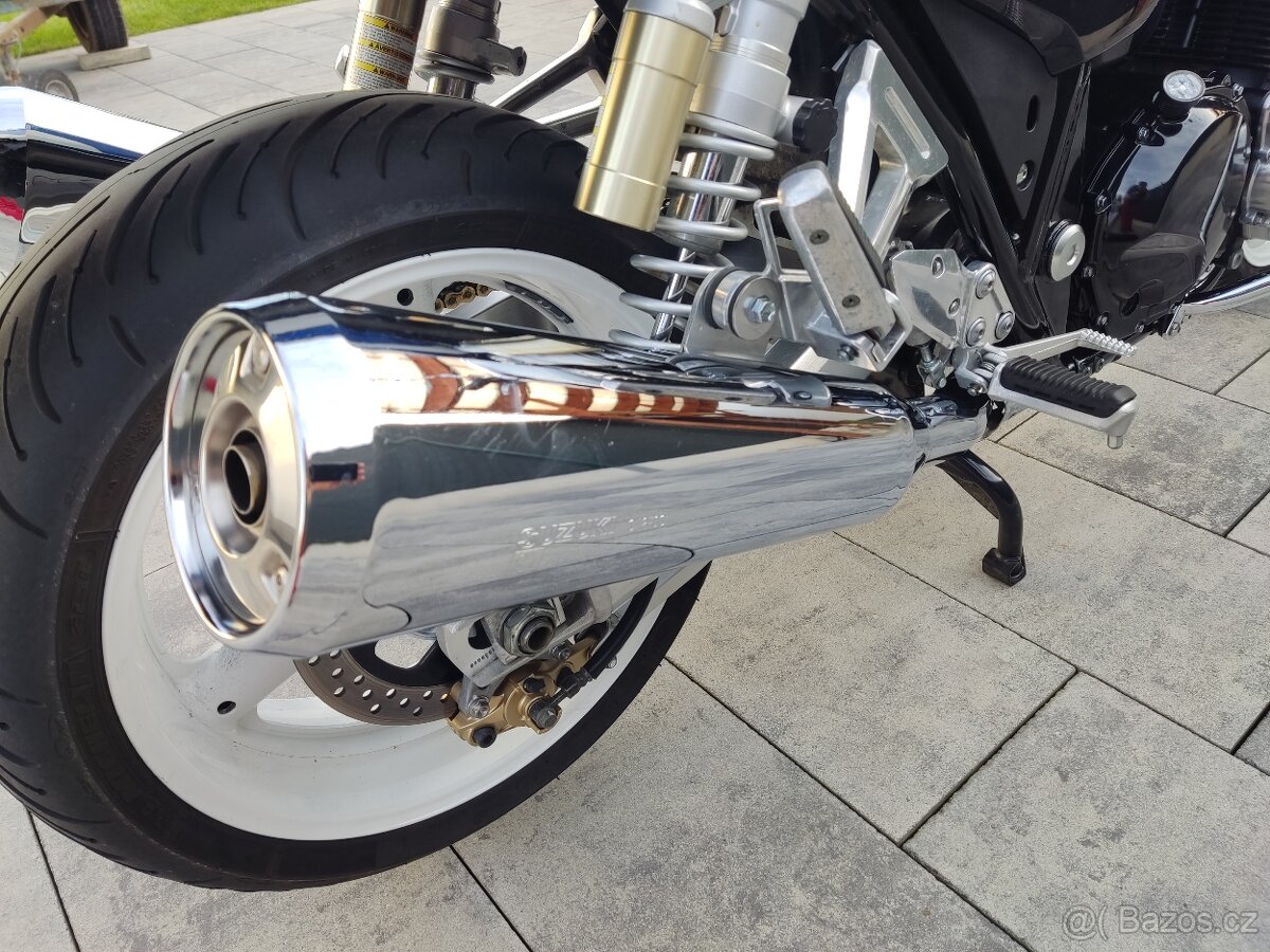 Suzuki GSX 1400 - 15