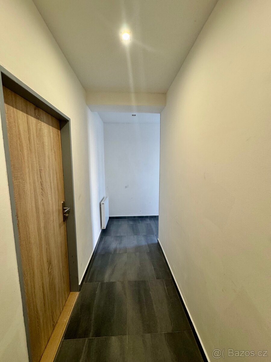 Pronájem zděného bytu 2+1 s park. stáním, Tábor - Měšice - 15
