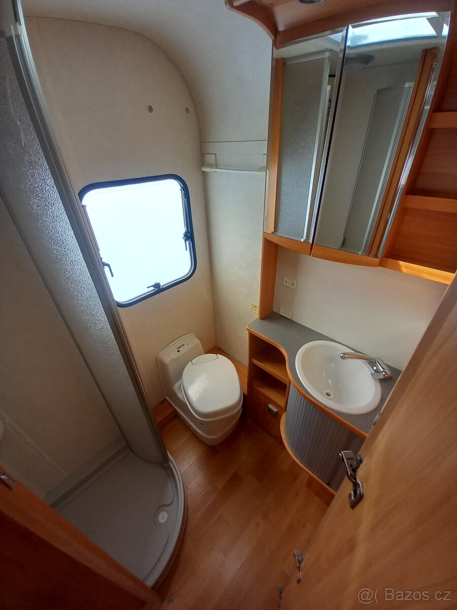 Prodám karavan ADRIA adora 552 PK,r.v 2006,váha 1125/1400/15 - 15